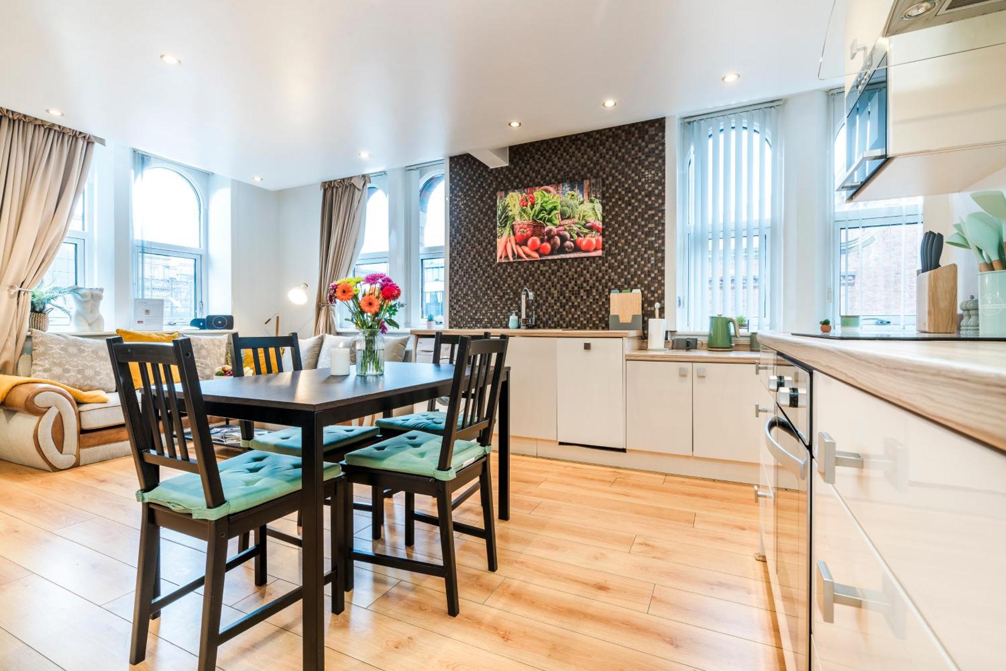 Cavern Quarters, Beautiful Two Bedroom City Centre Apartment By Garudy Serviced Apartments And Short Lets - Perfect For Longer Stays Ливерпуль Экстерьер фото