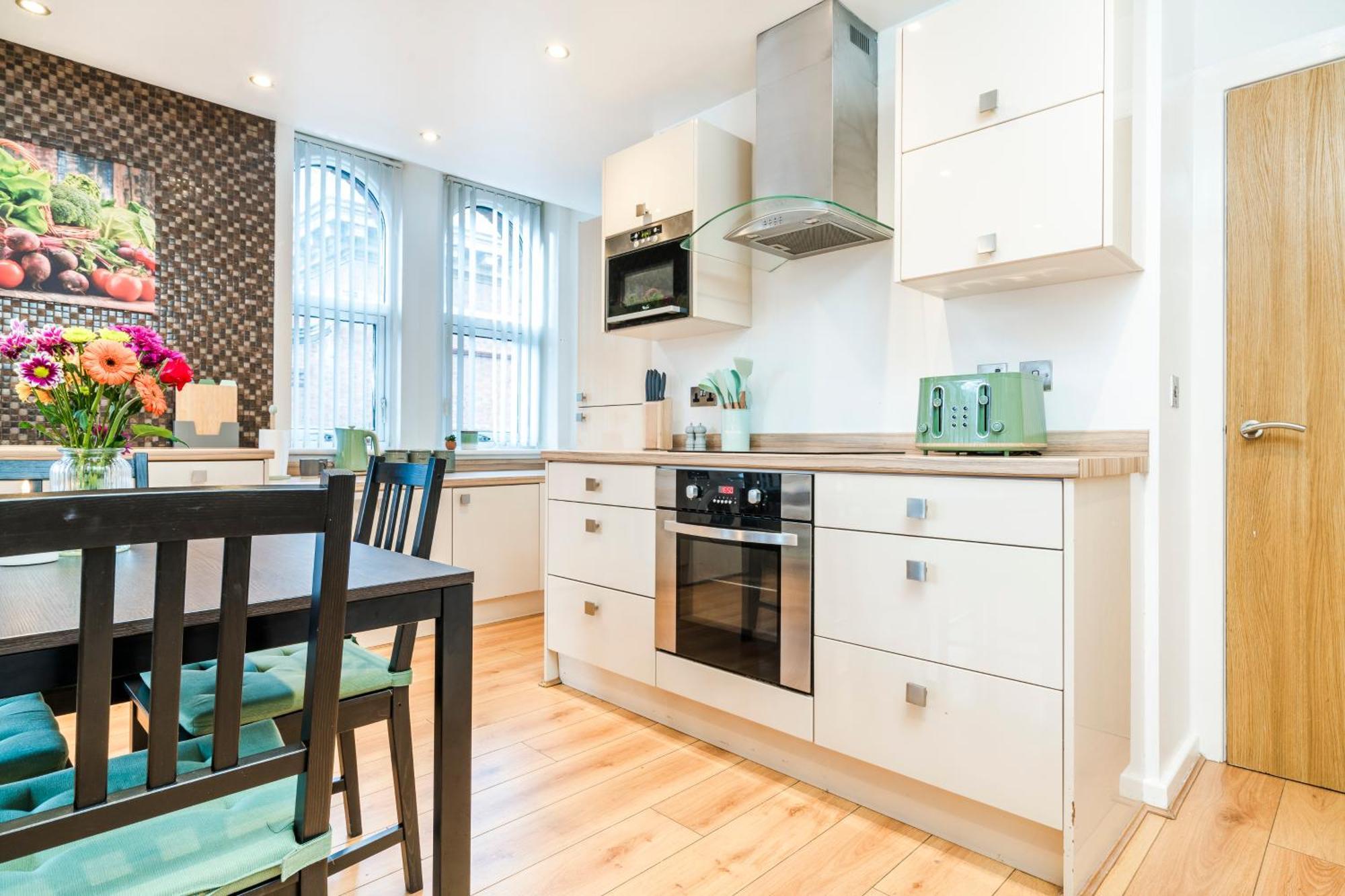 Cavern Quarters, Beautiful Two Bedroom City Centre Apartment By Garudy Serviced Apartments And Short Lets - Perfect For Longer Stays Ливерпуль Экстерьер фото